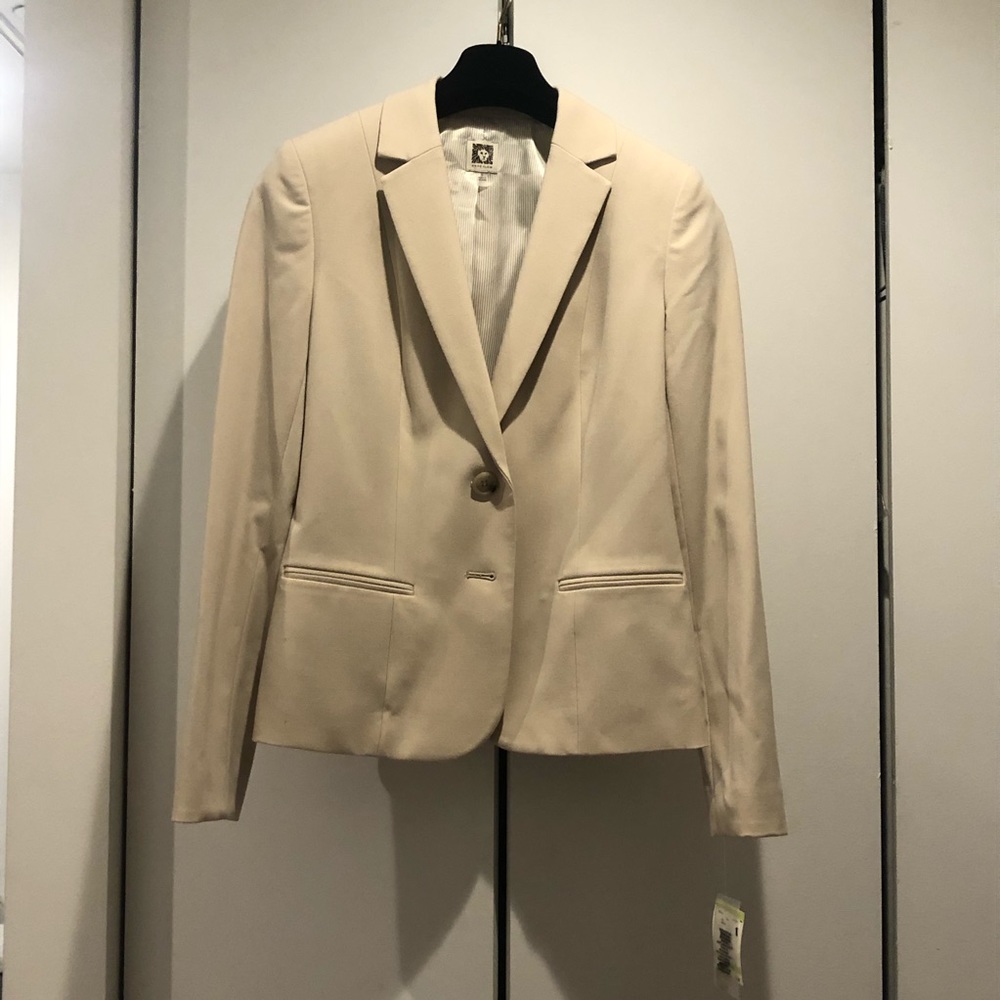 Beige suit jacket Anne Klein size 4